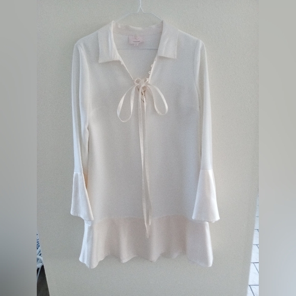 cinq a sept Dresses & Skirts - CINQ A SEPT Celebration A Line Bell Sleeve Tie Up Dress In Ivory | S